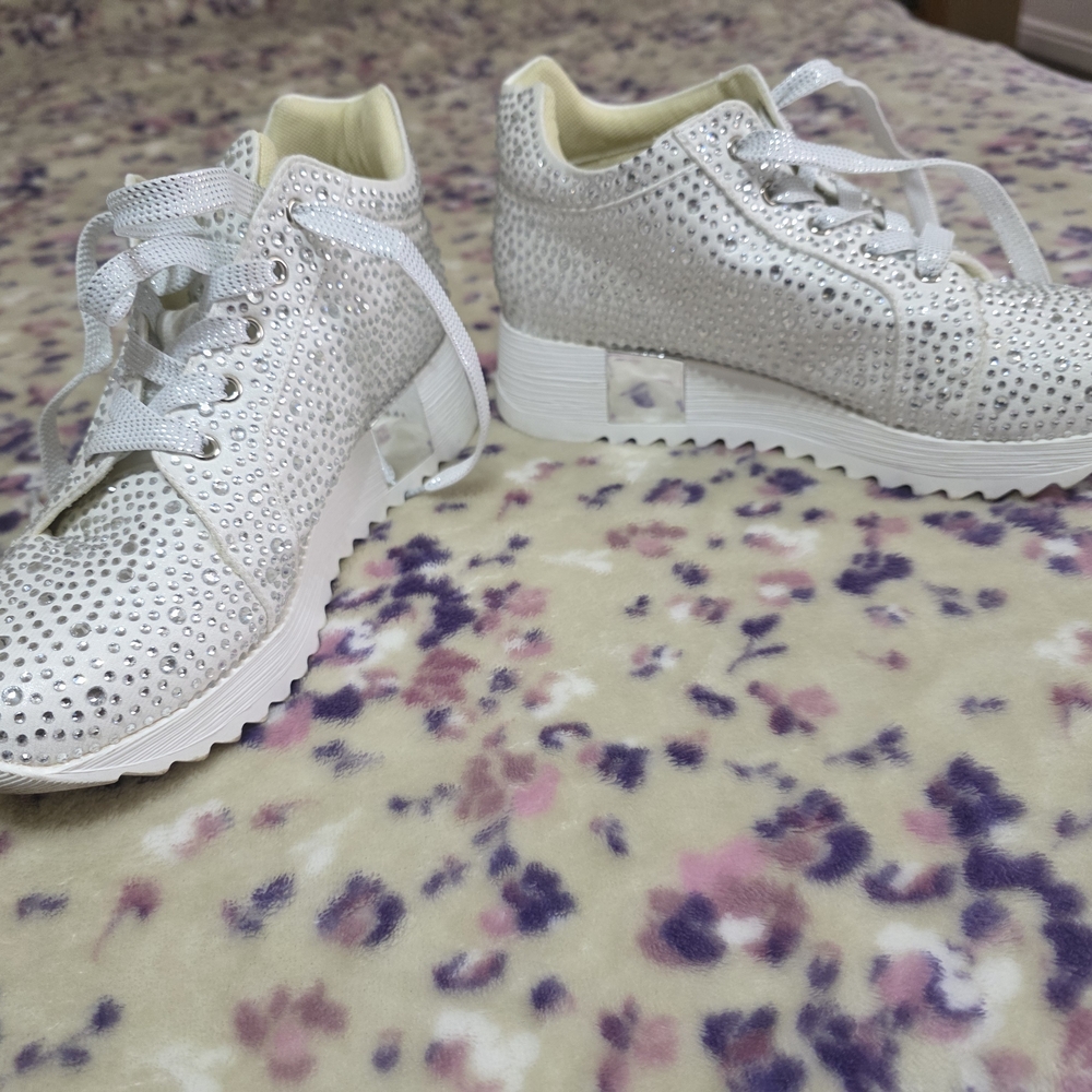 Elegant White Studded Women's Sneakers